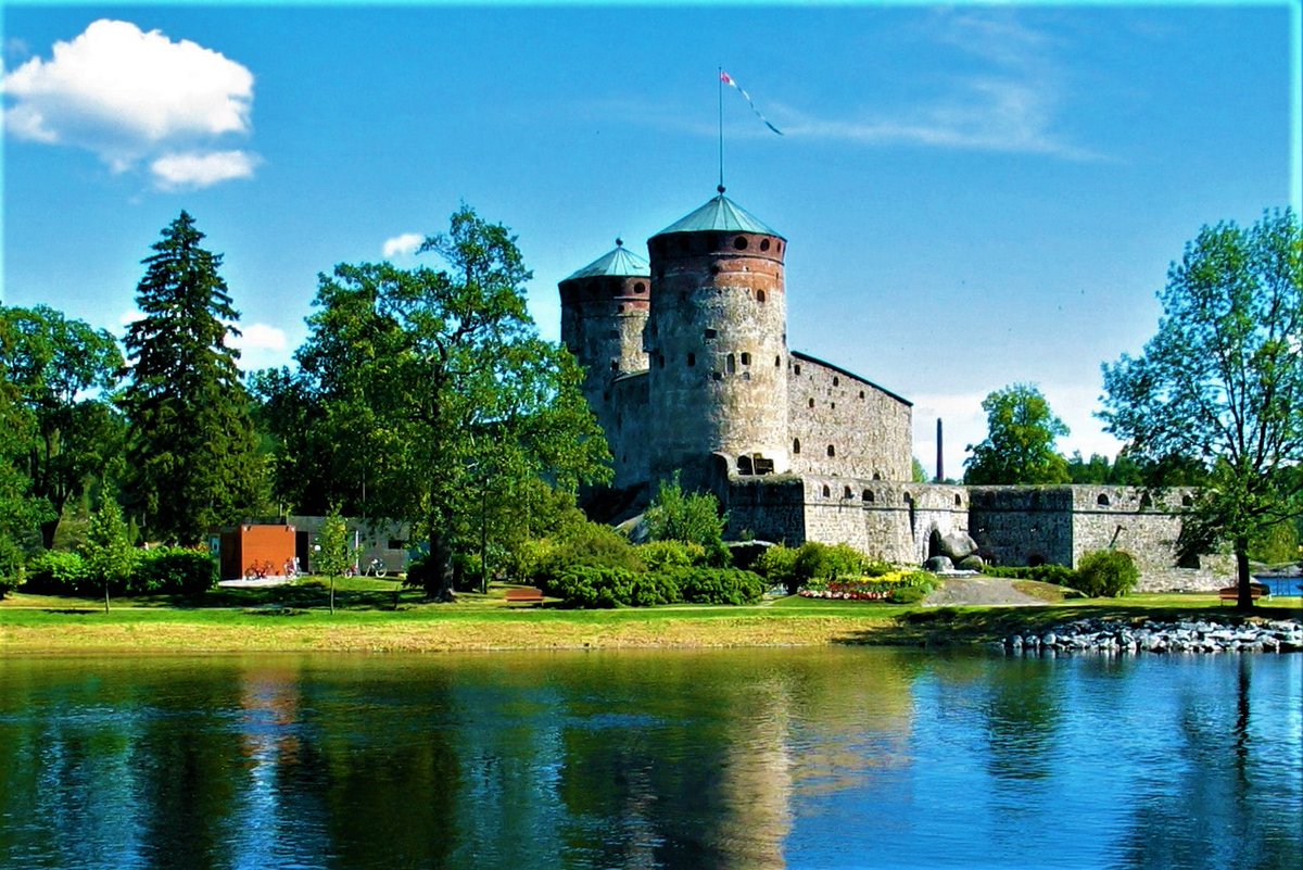 DiscoverFinland's tweet photo. Finland has 3 significant castles which have been largely restored (Turku, Häme, and Olavinlinna), and 4 impressive fortresses which have been restored (Hamina, Lappeenranta, Kärnäkoski Fortress, and Suomenlinna) - which is your favourite? https://t.co/D9fOhG1WtL https://t.co/Zzmueh3qzS