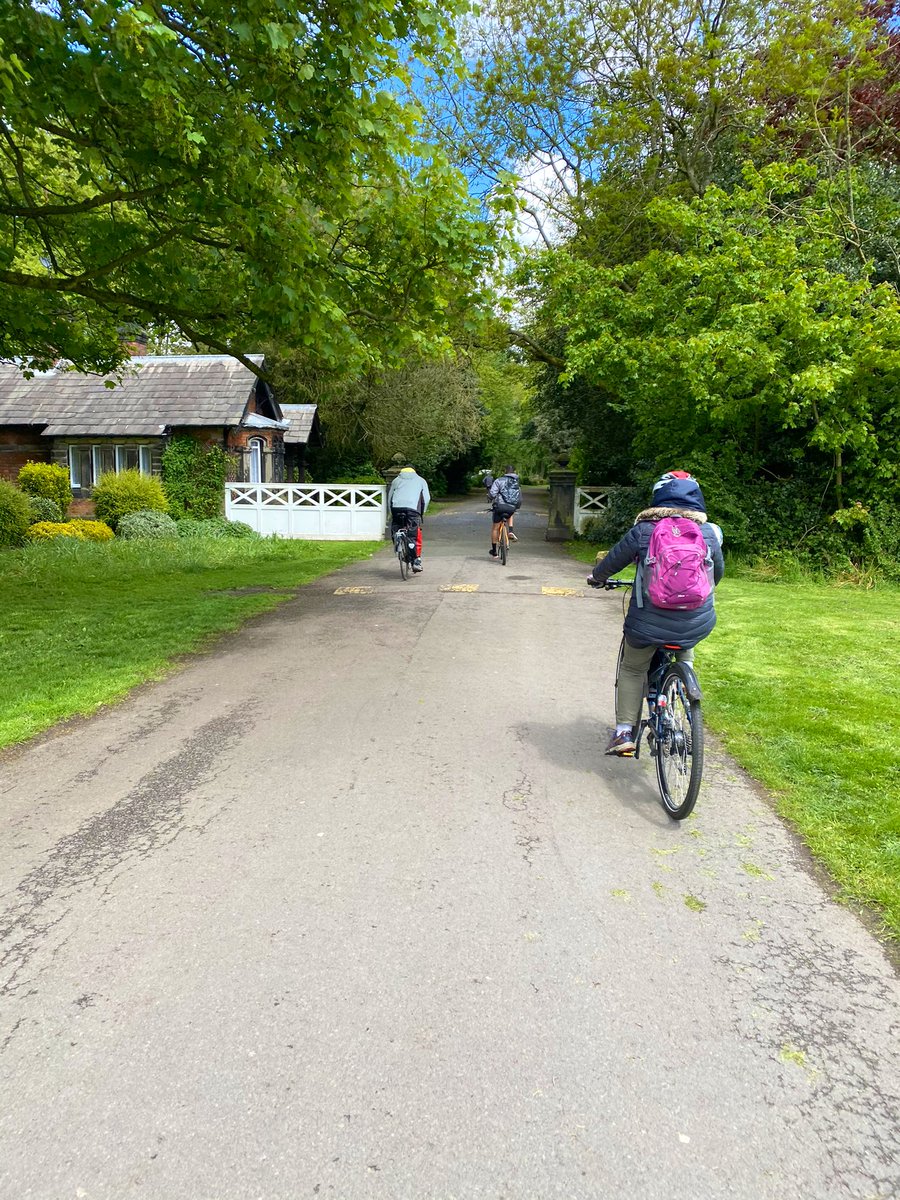 Jane__Elizabeth's tweet image. Fab weekend of riding 🚴 Gave @joanna_pem a tour of #Liverpool! 

Mainly all traffic free using the loop line and Croxteth Hall Park 🌳 

#cycling