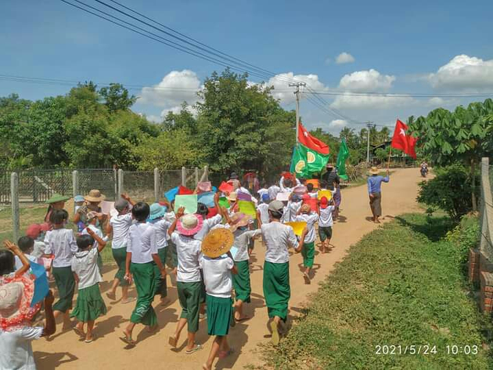 Protests against Myanmar's military dictatorship as well as the 'military slave educations system', which the people say will continue the junta's grip on power, continued in Taze, Sagaing today (May 24). 

Photos-CJ

#WhatsHappeningInMyanmar