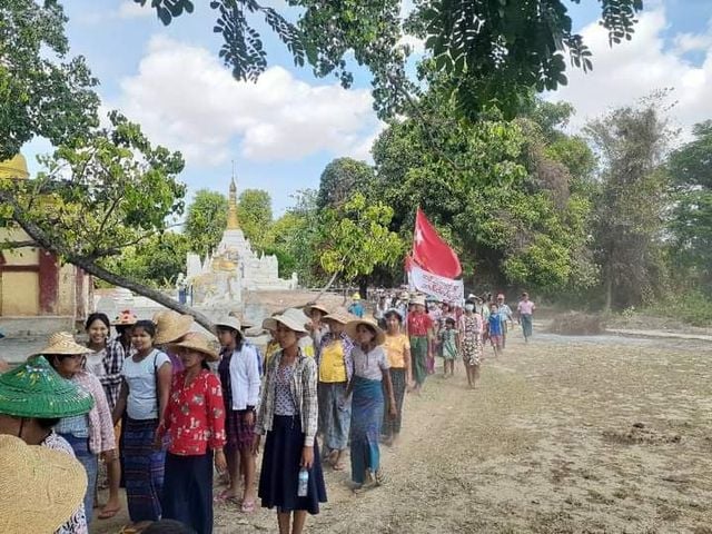 Villages in Salingyi Township, Sagaing, called for overthrow of Myanmar's military dictatorship today (May 24).

Photo: CJ

#WhatsHappeningInMyanmar