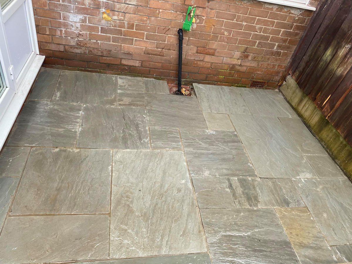 NewtonsGL's tweet photo. Another job completed a couple of weeks ago, such a big change and such a pleasure to work on, big thanks to the customers on this really looked after us and made it easier for us. Kandla Grey mixed paving and Turfing. Another one down now onto the next one 😬👏🏻 https://t.co/Riq038shqE