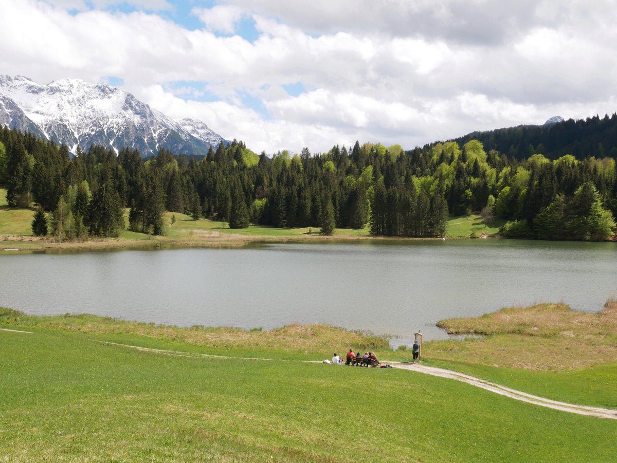 koymiau's tweet photo. Krün - Geroldsee ทริปเดินไป-กลับ ~ 2.30 ชม. ถ้าไม่แวะพัก คนไม่พลุกพล่าน บรรยากาศดี https://t.co/4ICbccagkC