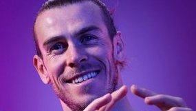 elchiringuitotv's tweet photo. 🚨🚨 OFICIAL 🚨🚨

💥 EL NUEVO EQUIPO DE BALE: 'Hope United', un dream team de futbolistas en contra del abuso y el odio en las redes.

Nos vemos a las 15:10 en #JUGONES. https://t.co/CHlUXXIfyX