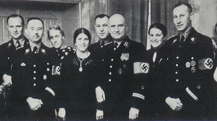 HistoriaHWA's tweet photo. A big thank you to @cathokin for this exclusive extract from her new novel, The Secretary (out today).
It opens with an unsettling party at Himmler's Berlin house https://t.co/DrslHZ592S
#WWII #HistFic #NovelExtract @bookouture https://t.co/I5D1rp875m