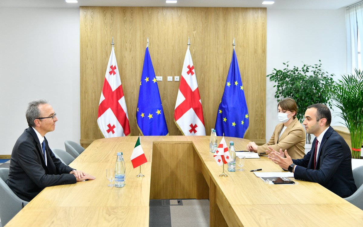 Sakpatenti Chairman <a href="/m_davitadze/">Mindia Davitadze</a> introduced the activities of Sakpatenti and ongoing projects to the Ambassador of 🇮🇹 to Georgia -  and expressed willingness to cooperate with the Italian Patent and Trademark Office ➡️ bit.ly/3bPckyT
<a href="/ItalyinGeorgia/">Italy in Georgia</a>