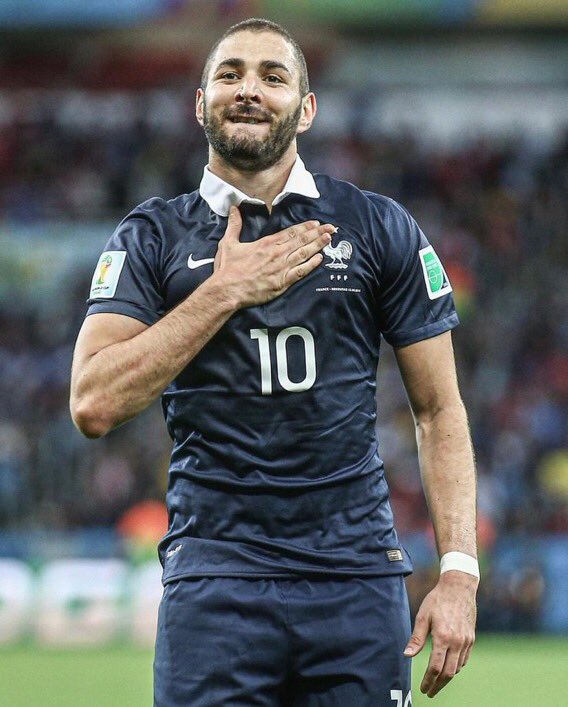 _BeFootball's tweet photo. Il faudra avoir les reins solides. https://t.co/0WG2bPBY0G