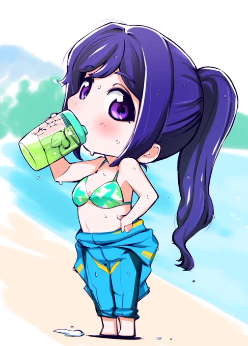 🍊「果南ちゃんおいしそうなもの飲んでるね〜?何飲んでるの?」
🐬「ワカメドリンクだよ。飲む?」
🍊「遠慮しとくー🙂」 