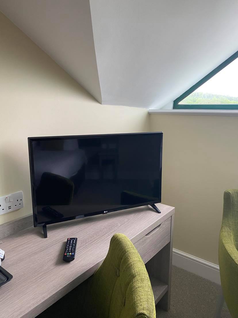 PrincesTV's tweet photo. COMMERCIAL WORK.
Aerial & Satellite engineers Tom & Steve visited a hotel in Daventry, Northamptonshire last week. Following a recent renovation of multiple rooms, the hotel required 16 televisions wall mounting.
#commericalrecpetion #integratedreception #aerial #wallmount https://t.co/joIgKJWLim