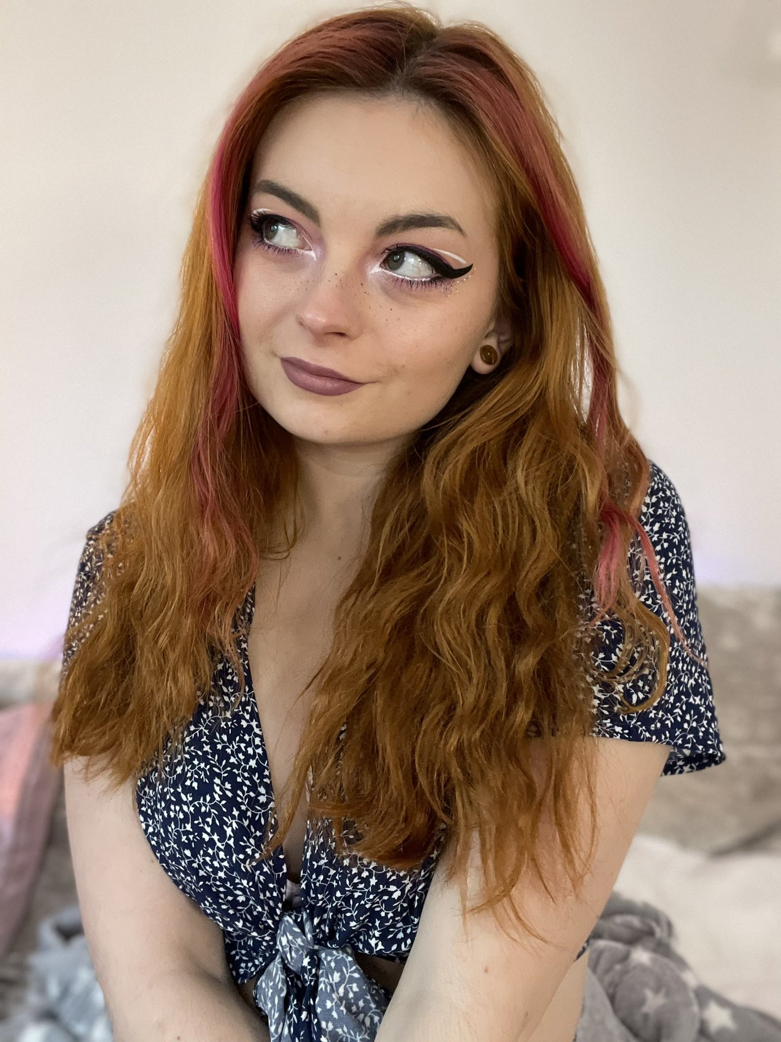 TW Pornstars - 2 pic. Lola Rose 🍑. Twitter. do u think I’m cute 💕. 9:50