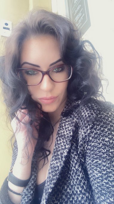 Good morning everyone https://t.co/TICe72hE1r<a href="/tag/pinkiesout"class="tags"><span>&#35;pinkiesout</span></a>