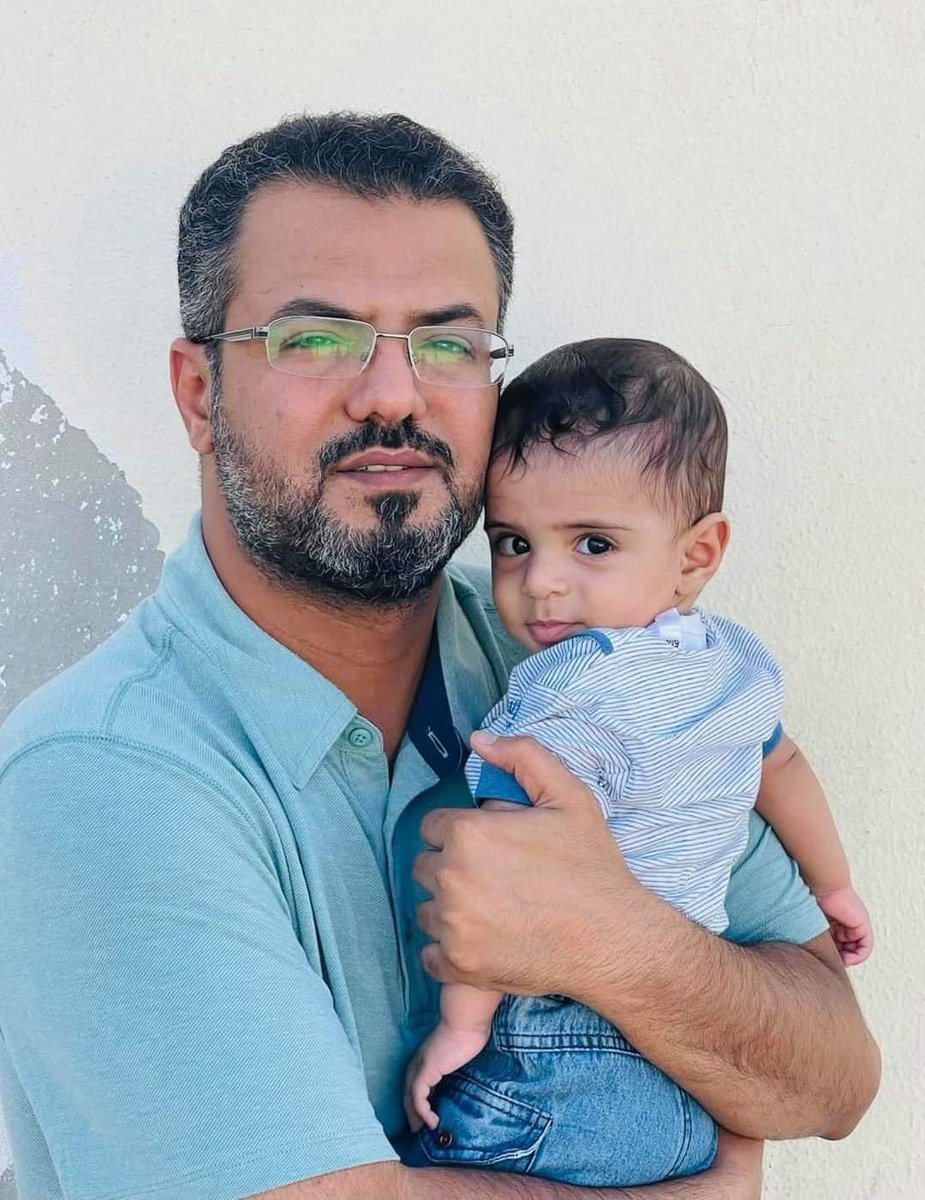 alrub1967's tweet photo. غلاوة الوطن هل هي من غلاوة الولد..فعلا حضنة معبرة لولده ( يافع ) يتربى بعزك أخي أحمد بلغة الجسد هذه الحضنة تحمل معاني كبيرة🤔🤔🤔رباطيااات.
#الوحده_المقبوره https://t.co/cMkPbToNrV