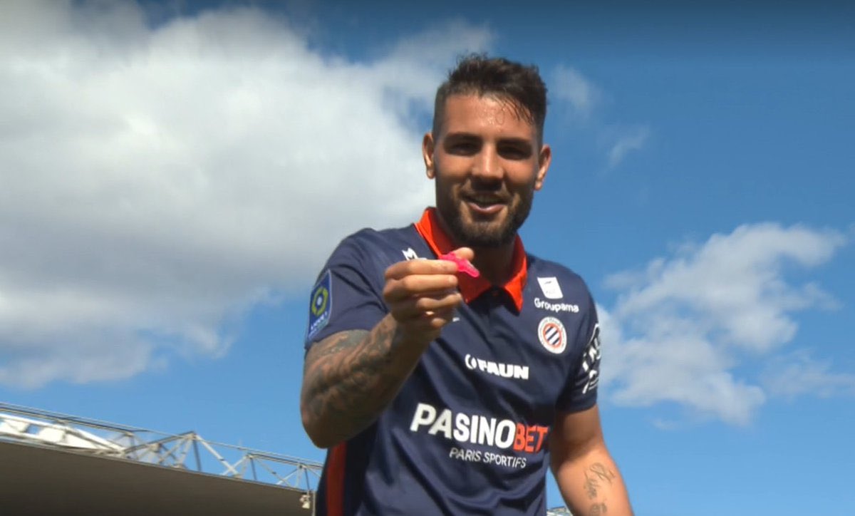Andy Delort (@andydelort9) on Twitter photo Bonjour <a href="/SB29/">Stade Brestois 29</a>, bravo pour votre maintien dans l’élite 🙏
Je vous demande pas grand chose, mettez svp cette photo en bannière 🔶🔷 toute la semaine. Ok ? 😉😂 Bonjour <a href="/SB29/">Stade Brestois 29</a>, bravo pour votre maintien dans l’élite 🙏
Je vous demande pas grand chose, mettez svp cette photo en bannière 🔶🔷 toute la semaine. Ok ? 😉😂
