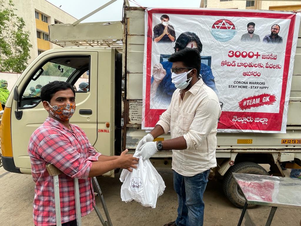 GunukulaKishore's tweet image. గత 10వ రోజులుగా  #janaseva 
మిత్రుల సౌజన్యంతో ప్రభుత్వ ఆసుపత్రి వద్ద పేదలకు,హోమ్ ఐసోలేషన్ కోవిడ్ భాదితులకు ఇంటికి #3000plus ఆహారం 
@JanaSenaParty @PawanKalyan
@JSPManuKranth గారి పిలుపుతో
ఈ కార్యక్రమం జరిగింది @k_gunukula
#PawanKalyan #KishoreGunukula