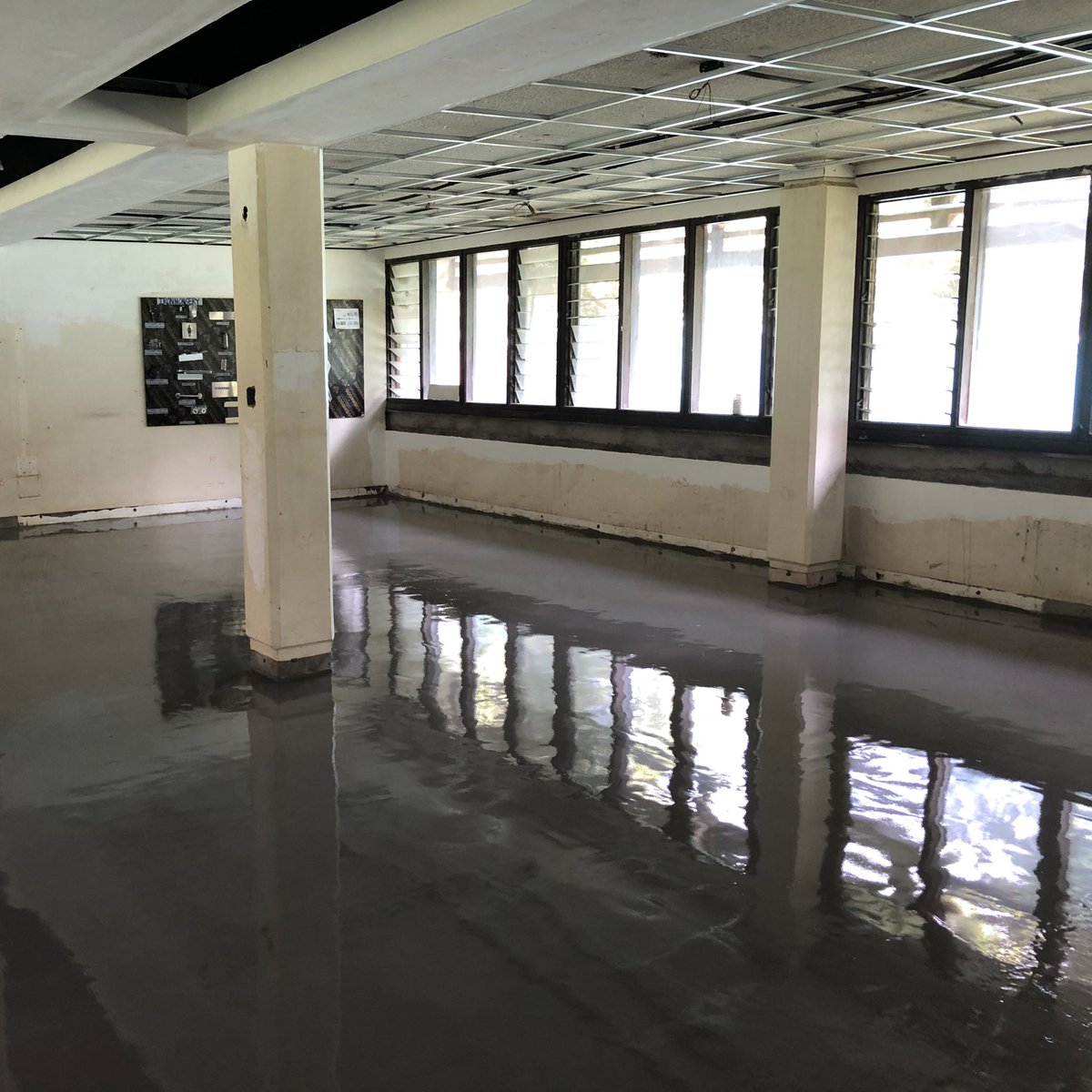 EvoFloor's tweet photo. Leveling in progress. Preparation for a linoleum floor.
.
#floor #flooring #ihavethisthingwithfloors #flooringideas #flooringinstallation #SelfLeveling #cementitious #cementitiouscoatings #flooringdesign #floordesign #concretefloors #flooringcontractor #leveling #flooringexperts https://t.co/ZXI9BM9ar3