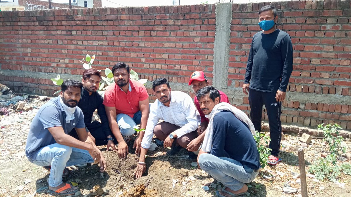 kherwal_subham's tweet photo. स्थापना दिवस 
जिसमें मुख्य रूप से मौजूद रहें  शुभम खैरवार जिला सह-संयोजक भावाधस व समस्त कार्यकर्ता बन्धु https://t.co/ndUUM2zvZM