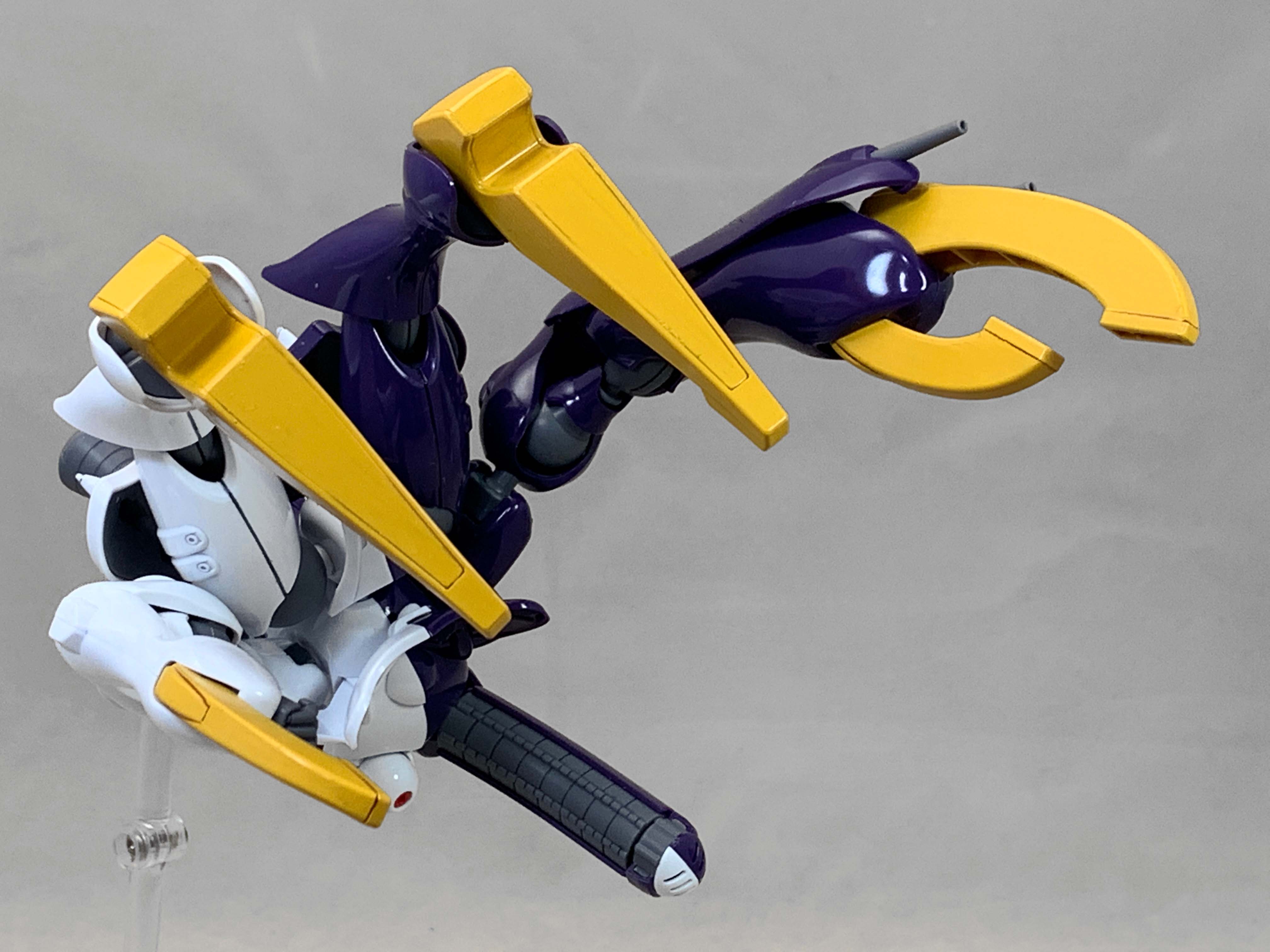 F A たちばな ディキトゥス 影のカリスト専用機 の武装は 光のカリスト専用機 と全く同じ 大型ビームアックス 手足のビームクロー 頭部と並ぶメガ粒子砲 エフェクトはサーベル刃のパーツ Ma形態時にも4本のビームクローを展開可能 木星帝国msの