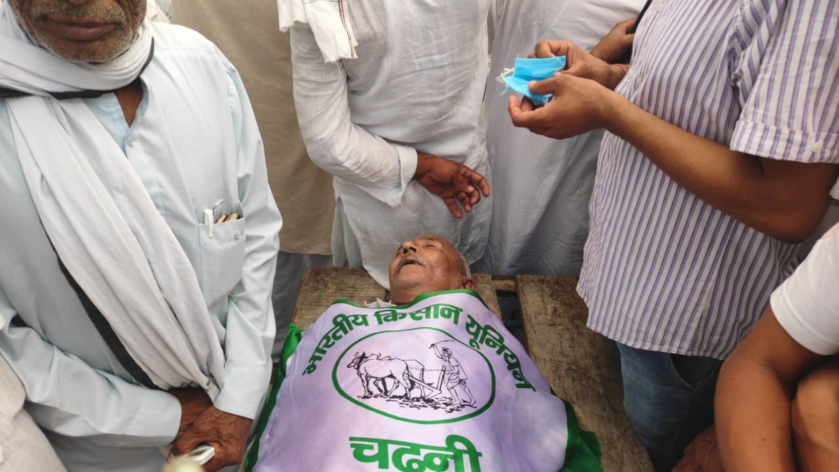 DeependerSHooda's tweet photo. BJP-JJP सरकार ने फिर साबित कर दिया कि वो देश की सबसे बड़ी किसान विरोधी सरकार है। उसकी वादाखिलाफी, अहंकार व हठधर्मिता के बीच एक और अन्नदाता की जान क़ुर्बान हुई।

हिसार, उगालन के रामचंद्र खरब जी को श्रद्धांजलि, परिजनो को शक्ति दे भगवान।

सरकार किसानों पर दर्ज फर्जी केस वापिस ले। https://t.co/wyFGD3zdp3