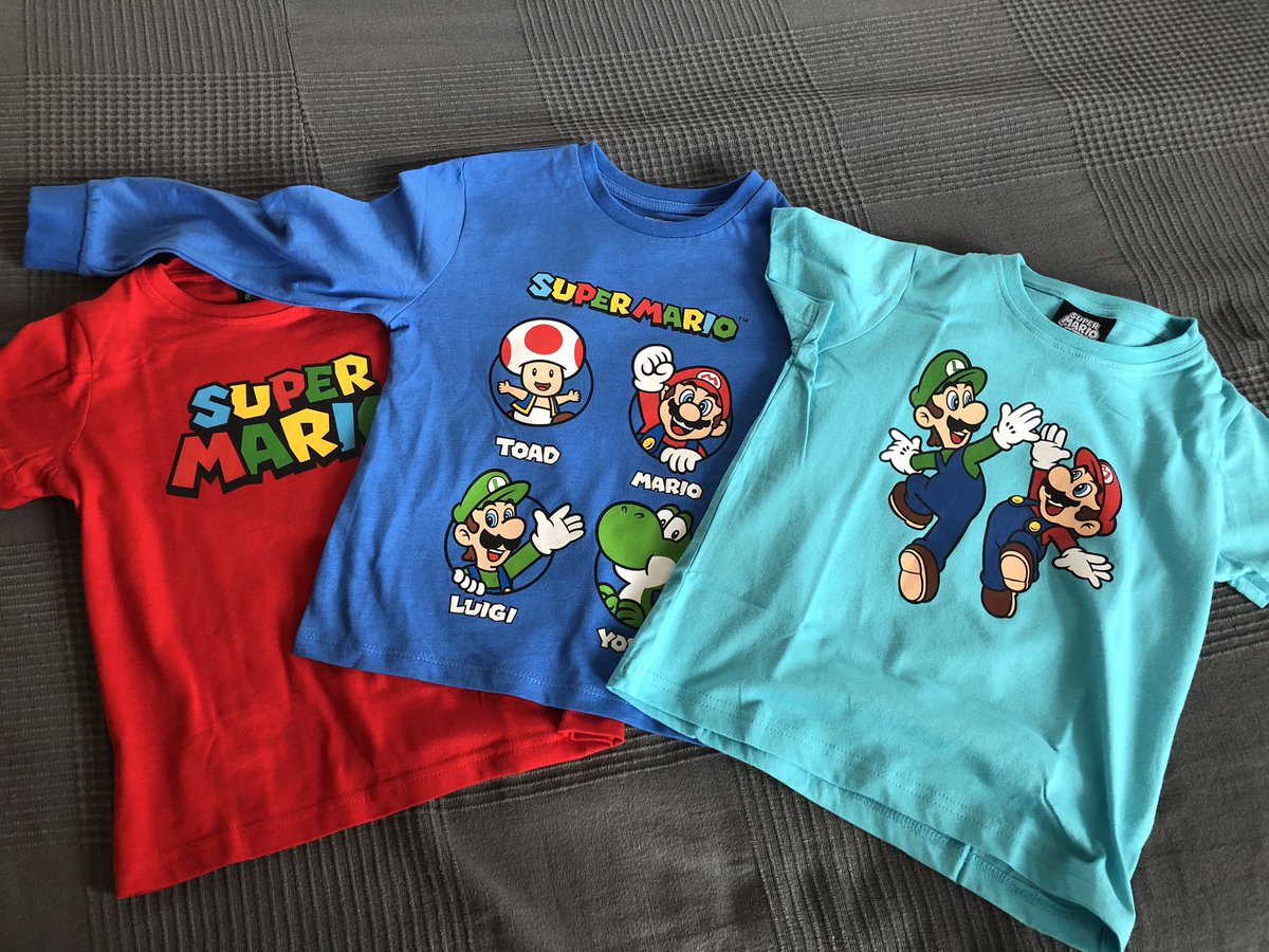 GenisT07's tweet photo. Creo k algo estamos haciendo bien cuándo con 3 años tu hijo se va directo a estas camisetas y no kiere otras 😂😂 https://t.co/4QDSURnHdJ