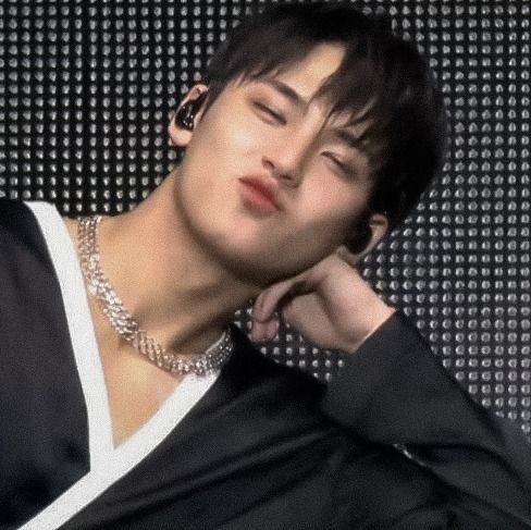 sekian lama mendekam dibalik selimut, ada yg kangen? Sore btw😘😘