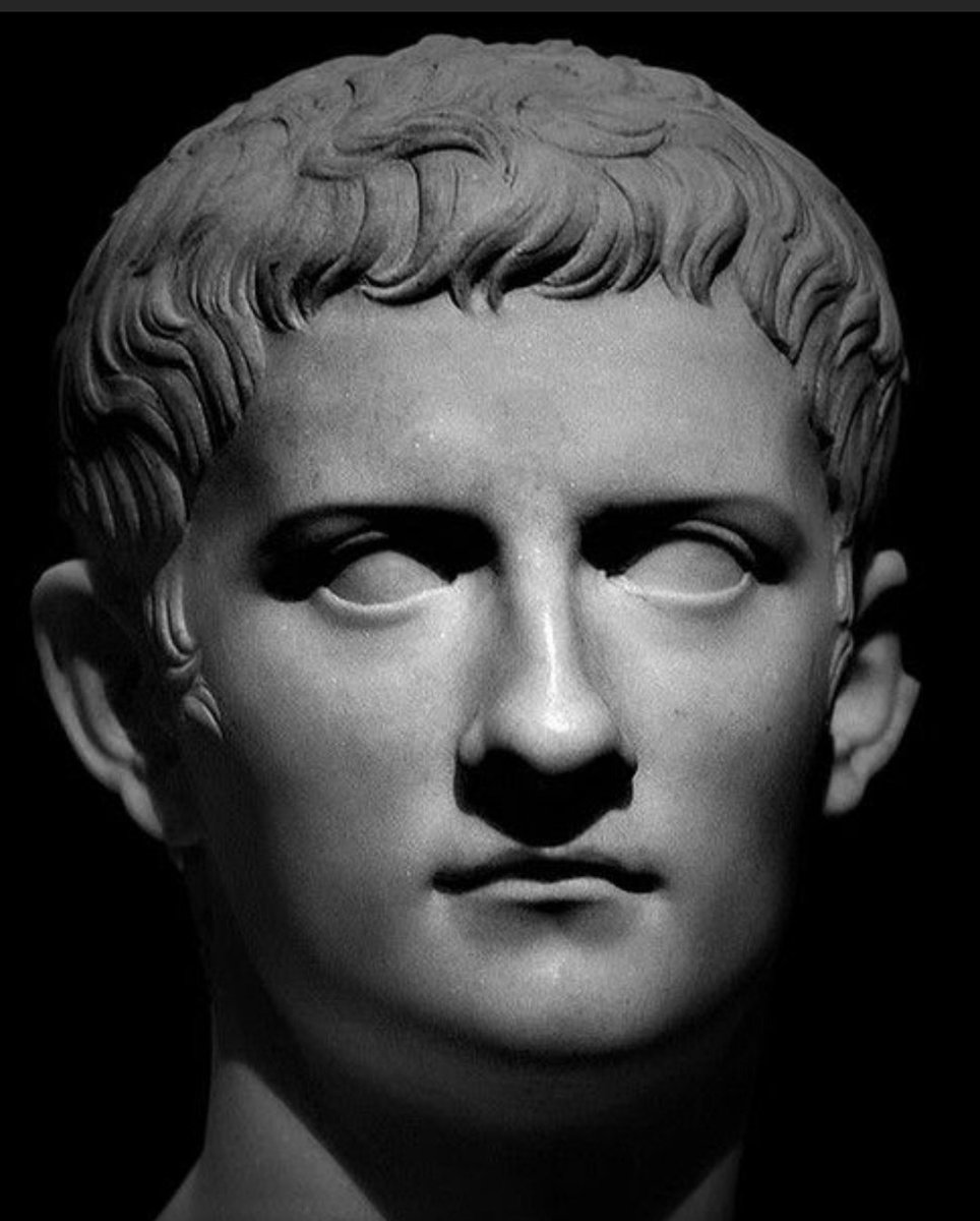 Si las niñas me dejan voy a hacer un mini hilo explicando porqué veréis hoy, fecha de su nacimiento, el nombre de mi marido <a href="/GermanicoJulio/">Germanicus Iulius Caesa</a> <a href="/cesar_germanico/">Germanico_Julio_Cesar</a> escrito de tantas formas diferentes.