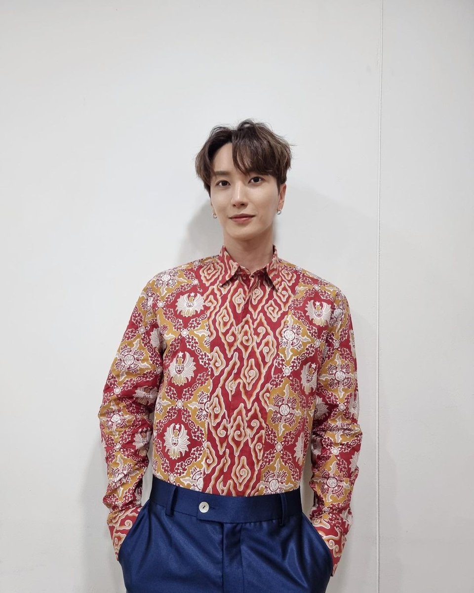 paperlinebias's tweet photo. Jadi kapan kamu share foto pertunangan kita mas?

#SUPERJUNIOR #LEETEUK #yesung #elf #batik https://t.co/7HfSLkxrED