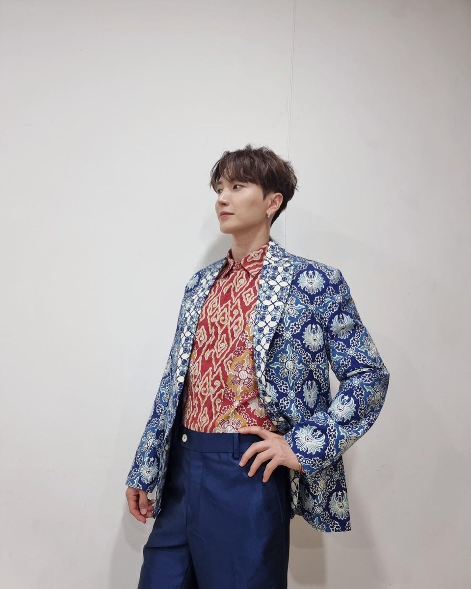 paperlinebias's tweet photo. Jadi kapan kamu share foto pertunangan kita mas?

#SUPERJUNIOR #LEETEUK #yesung #elf #batik https://t.co/7HfSLkxrED