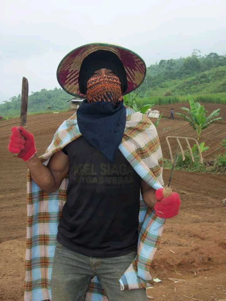 Waktunya pulang Ngandang😂😂
Brubah...BekMens..engkau jagoan ku
BekMens..lupa jalan Pulang😂😂
Selamat sore selamat bertemu dengan keluarga tercinta
Yg masih aktivitas tetap semangat ya.. Seperti BekMens🤭🤭
Salam Nusantara
Rahayu Indonesia
KCM Banten Kidul
🙏🙏🙏
🤘🤘🤘
🇲🇨❤️🇲🇨