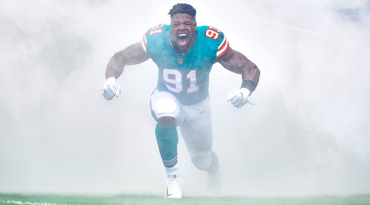 NFLonCBS's tweet photo. The complete list of players to amass 100 sacks after turning 27:
Bruce Smith*
Chris Doleman*
Kevin Greene*
Reggie White*
Jason Taylor*
Julius Peppers**
Michael Strahan*
Cameron Wake^
*HOF
**likely HOF
^went undrafted and didn't begin NFL career till he was 27; STRAIGHT BEAST https://t.co/g2HJtCKMHE