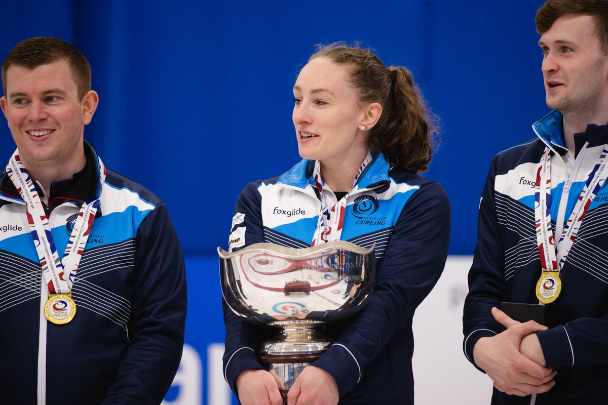 scottishcurling's tweet photo. 📸 SMILE...📸

...another chance to say a HUGE CONGRATULATIONS to Jen and Bruce on their #WMDCC2021 🥇achievement...

Thank you to all the athletes, staff, coaches, volunteers and all who made the competition possible...

PICS WCF/Celine Stucki

#JensNotLettingGo #LoveTheseGuys https://t.co/MvZ9U0yDTi