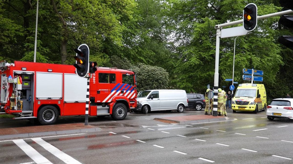 Politie op weg naar dode in bos betrokken bij ongeval..