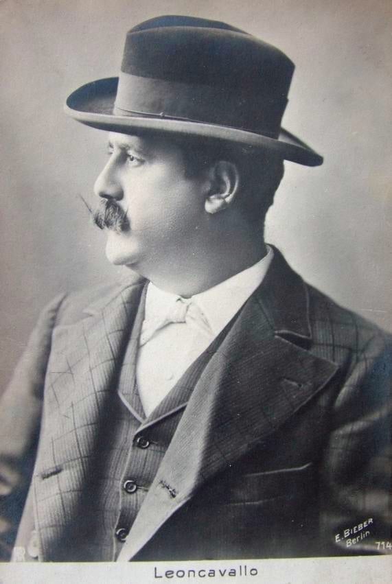 OperaYerevan's tweet photo. - Ridi, Pagliaccio,
Sul tuo amore infranto!
Ridi del duol, che t'avvelena il cor!

PREMIERE

On  June 3, at 19:00 we are pleased to present Italian composer Ruggero Leoncavallo's PAGLIACCI opera.
#opera #pagliacci #yerevanopera https://t.co/D59i1hKBj8