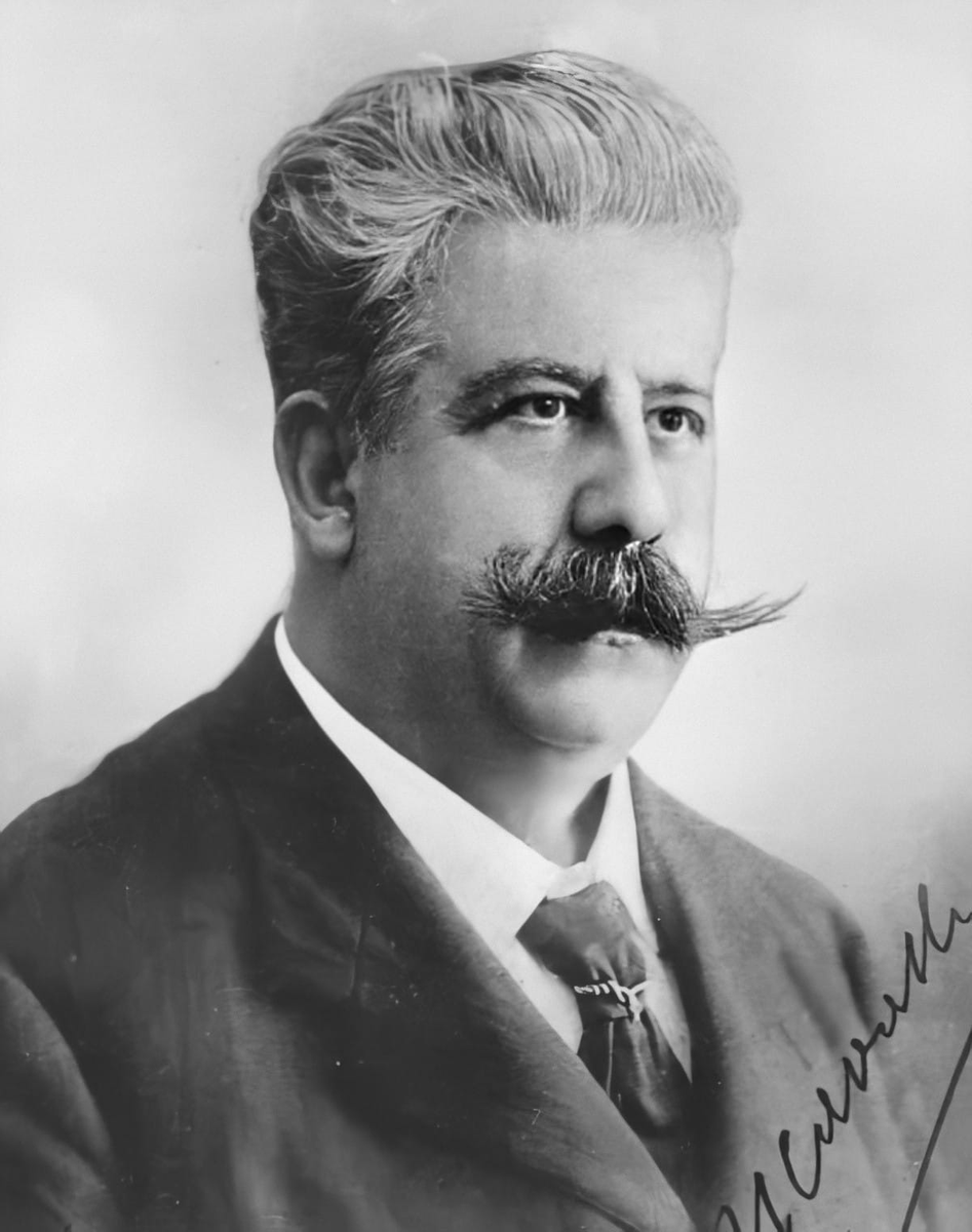 OperaYerevan's tweet photo. - Ridi, Pagliaccio,
Sul tuo amore infranto!
Ridi del duol, che t'avvelena il cor!

PREMIERE

On  June 3, at 19:00 we are pleased to present Italian composer Ruggero Leoncavallo's PAGLIACCI opera.
#opera #pagliacci #yerevanopera https://t.co/D59i1hKBj8