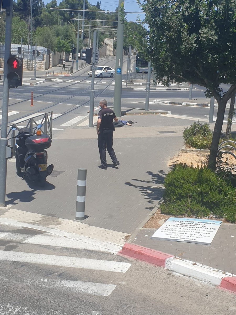 yosefbadichi's tweet photo. ירושלים: גבעת התחמושת, דיווח ראשוני על פיגוע דקירה, מחבל מנוטרל, במקום מטופל פצ׳ 1. https://t.co/X9ME5pXa2Y