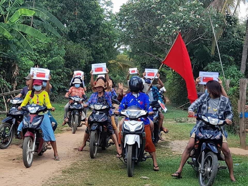 SpringBago's tweet photo. Motorcyclists protest in guerrilla style and showed support of #PeopleDefenceForce despite tight security in the #HomeMin city on May 24.
#May24Coup
#WhatsHappeningInMyanmar https://t.co/C60cIODhPp