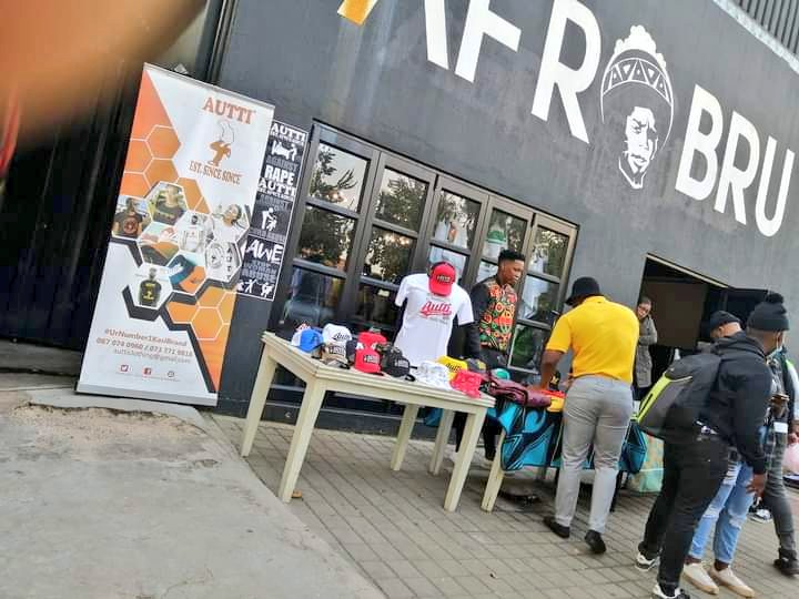 AuttiOnline's tweet photo. S/O @rashid_kay for the plug.. The #HipHopMasterClass was lit AFโผ๏ธ A Big S/O to #LawdOfTheDecks @DjZanD for supporting #UrNumber1KasiBrand #AUTTI_EstSinceSince ๐ค๐พ๐๐พ https://t.co/lCEOmcMkzX