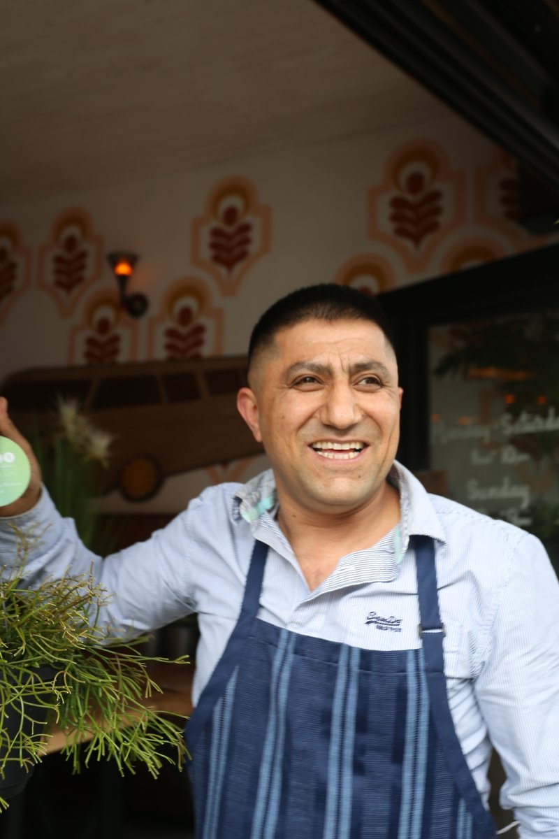 Excited about the <a href="/ShopLocalBris/">Shop Local Bristol</a> campaign  #hippyflowercafe Make sure you follow and look out for more #bristol high street video's launching over the next few weeks and tune into <a href="/onelovebrekky/">One Love Breakfast</a> with @pgmhart for info #Eaststreetbedminster
 youtu.be/tiAP8nHPm10