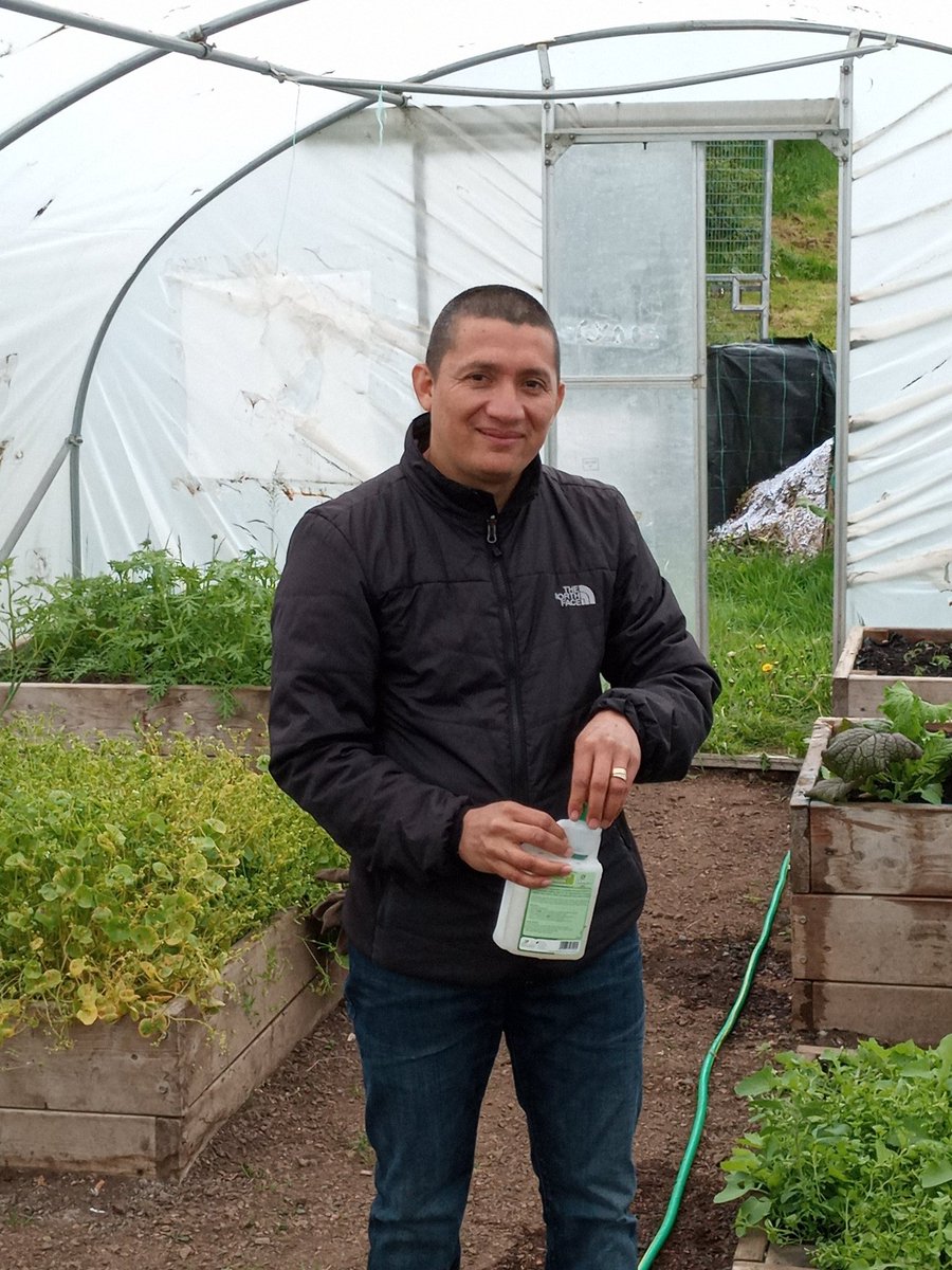 New volunteer Daniel from El Salvador doing his first shift at the 3 hills community garden with Greater Pollok Services.

#communityvolunteers
#greaterpollok
#arnoldclarkcommunityfund
#TNLcommunityfund