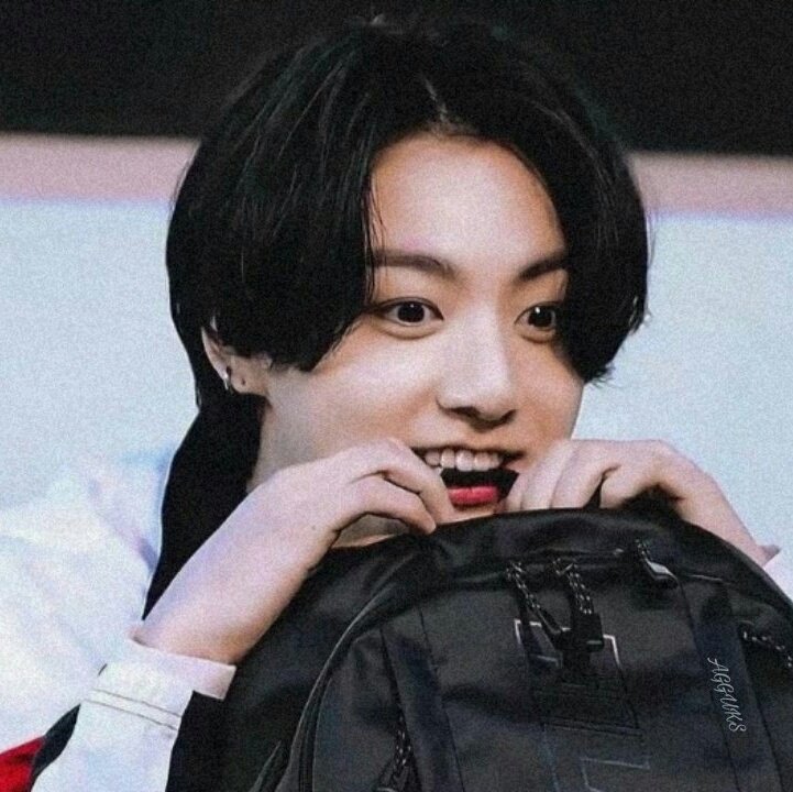 tkchronicles's tweet photo. That's not food jungkook :( https://t.co/xYbeY53gde