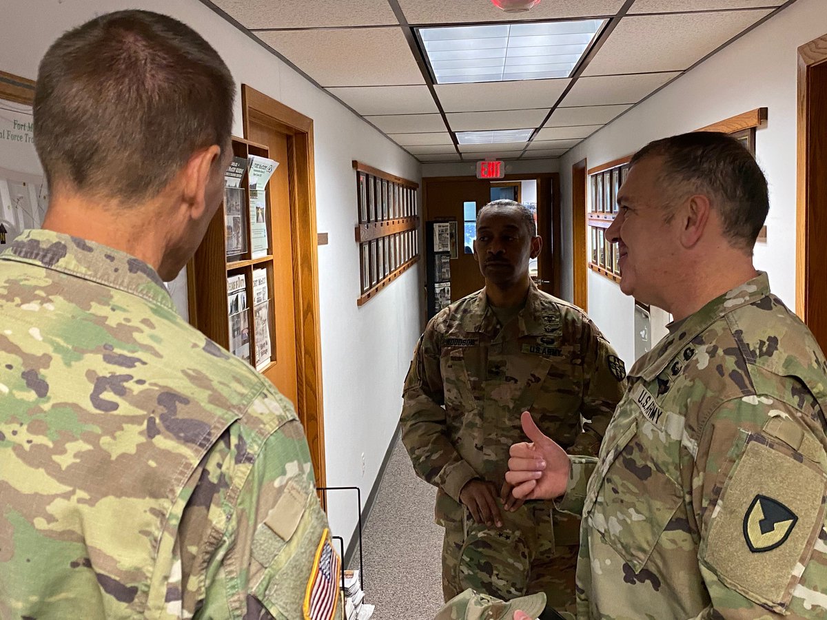 USAGMcCoy's tweet photo. @USAGMcCoy commander Col. Michael Poss welcomed Maj. Gen. Jonathan Woodson, commander of @ARMEDCOM1 and Command Sgt. Maj. Robert Boudnik to headquarters on Friday.  They were at Fort McCoy for the #EFMB graduation on Saturday. 

#warriormedics
#totalforcetrainingcenter https://t.co/4vxj10IhOA