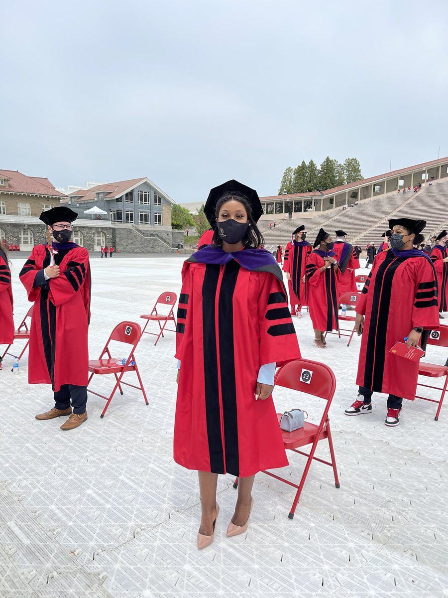 ZanMhl's tweet photo. Ladies and gentlemen...HER! She is an LLM Cornell Law School Graduate! I’m an entire Ivy League Alumni?? Whaaaat? I’m in awe of God’s favour in my life and I’m so grateful! https://t.co/4KygjIPm1m
