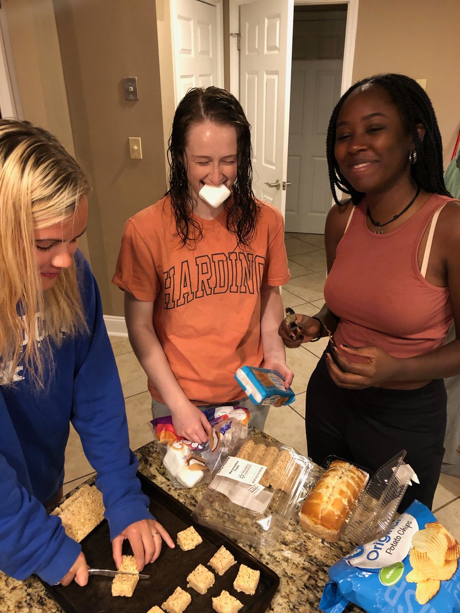 trinitylex1988's tweet photo. The seniors are having a blast on their trip to Florida! So far they have been fishing, playing cornhole, visiting the beach, and making fondue. The stingray was caught by Xavier and immediately released. https://t.co/mYfjdhOxEc