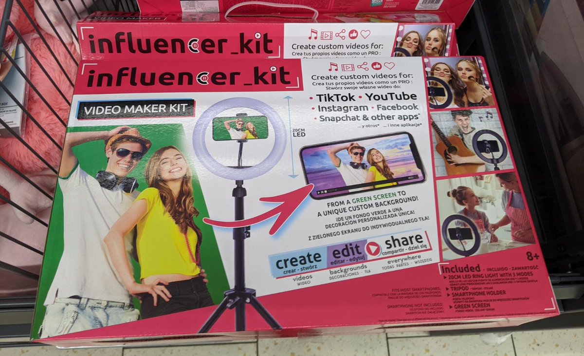 DigitalBethMe's tweet image. Hey @LidlGB  what's the deal with a)encouraging 8 year olds onto mobile phones and b) girls can only be pretty or bake cakes but boys can be rockstars?! @Toryscott @LetToysBeToys @theachopsbooks 
#genderstereotyping #boyscanwearmakeuptoo #girlscanberockstars