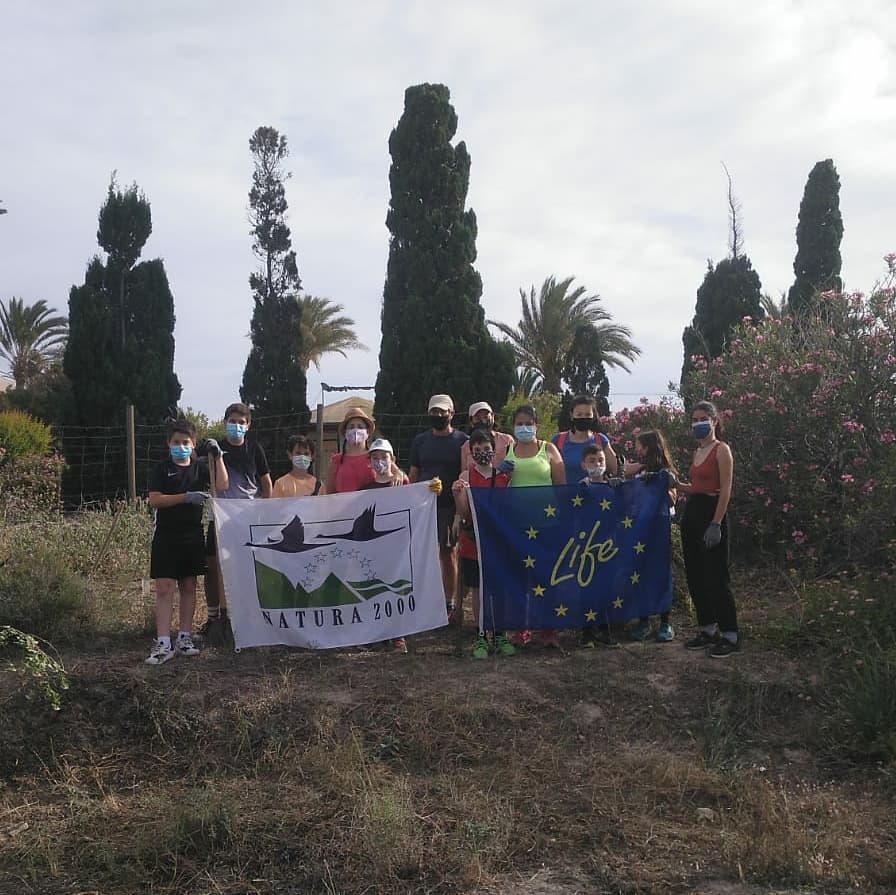 LSalinas184's tweet photo. El pasado viernes y celebrando el Día de la #RedNatura2000 fueron retiradas plantas exóticas invasoras en el #parqueregional
¡Muchas gracias los voluntarios! 🤗
#voluntariadoambiental #lifeprogramme #lifeproject #lifesalinas184 #instanse73 #eei #especiesexoticasinvasoras #flora https://t.co/WM0bGjQftq