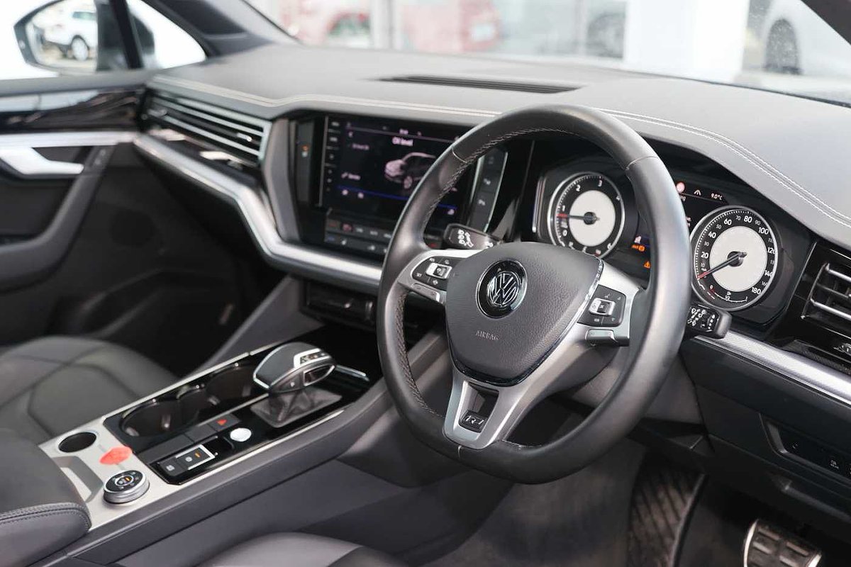 ⭐ The Volkswagen Approved Used Car of the Week ⭐

2019(19) Volkswagen Touareg 3.0 TDI SCR 286PS 4MOTION R-Line 5dr, in Black.

You can now buy it outright, through finance or reserve it for £99 from home through our website at bit.ly/3fHUyyx