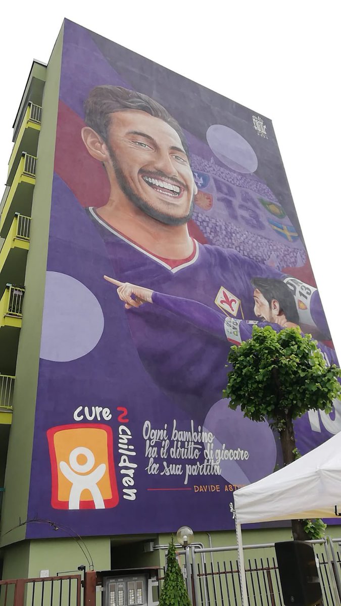 È in corso l’inaugurazione del Murales dedicato a Davide Astori.

Tanti i presenti, dalla famiglia fino a Giancarlo Antognoni passando per Stefano Pioli, Manuel Pasqual, Alberto Marangoni, Borja Valero e tanti altri...