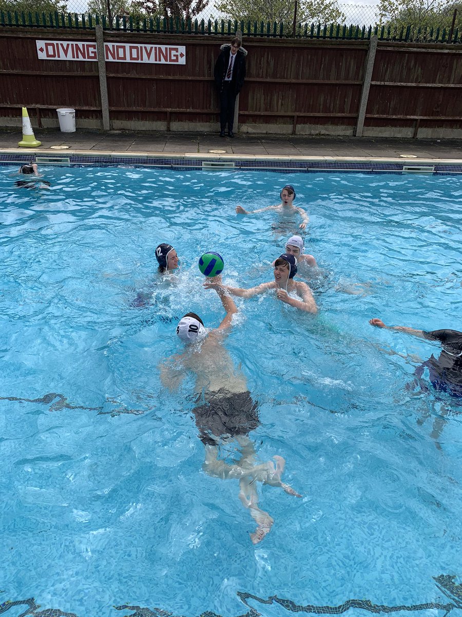 STMartinsSchPE's tweet photo. ๐คฝ๐ปUp the Yr 9 Water Polo in todayโs lesson!
#Learnsomthingnew #Saints #BeTheBestYouCanBe https://t.co/lZvcAcXwea