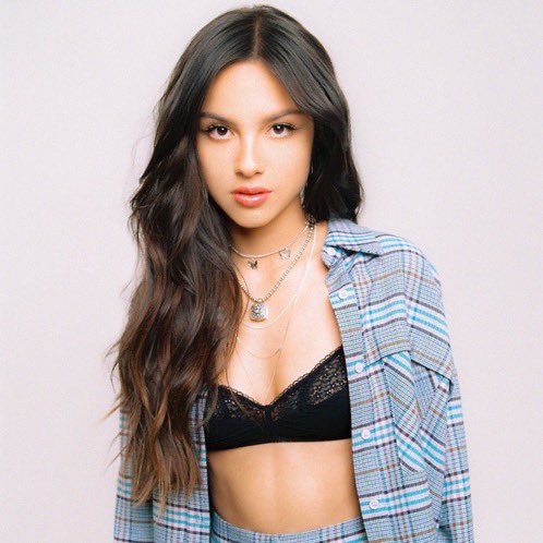 swallalisaa's tweet photo. Olivia Rodrigo names Lisa from BLACKPINK upcoming solo debut as her most anticipated music release this year in recent interview. ▶https://t.co/KRO55eXYBq https://t.co/TpH3YrIeeD
