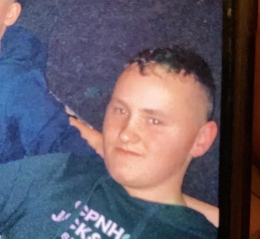 Dat doen die van mai niet. Ploeg straattuig terroriseert bewoners met beperking. Eieren tegen, steen door de ruit. Enz enz AL 2JAAR LANG!!! Dus ouders van Klaas, Hendrik en Cornelis. Grijp in.