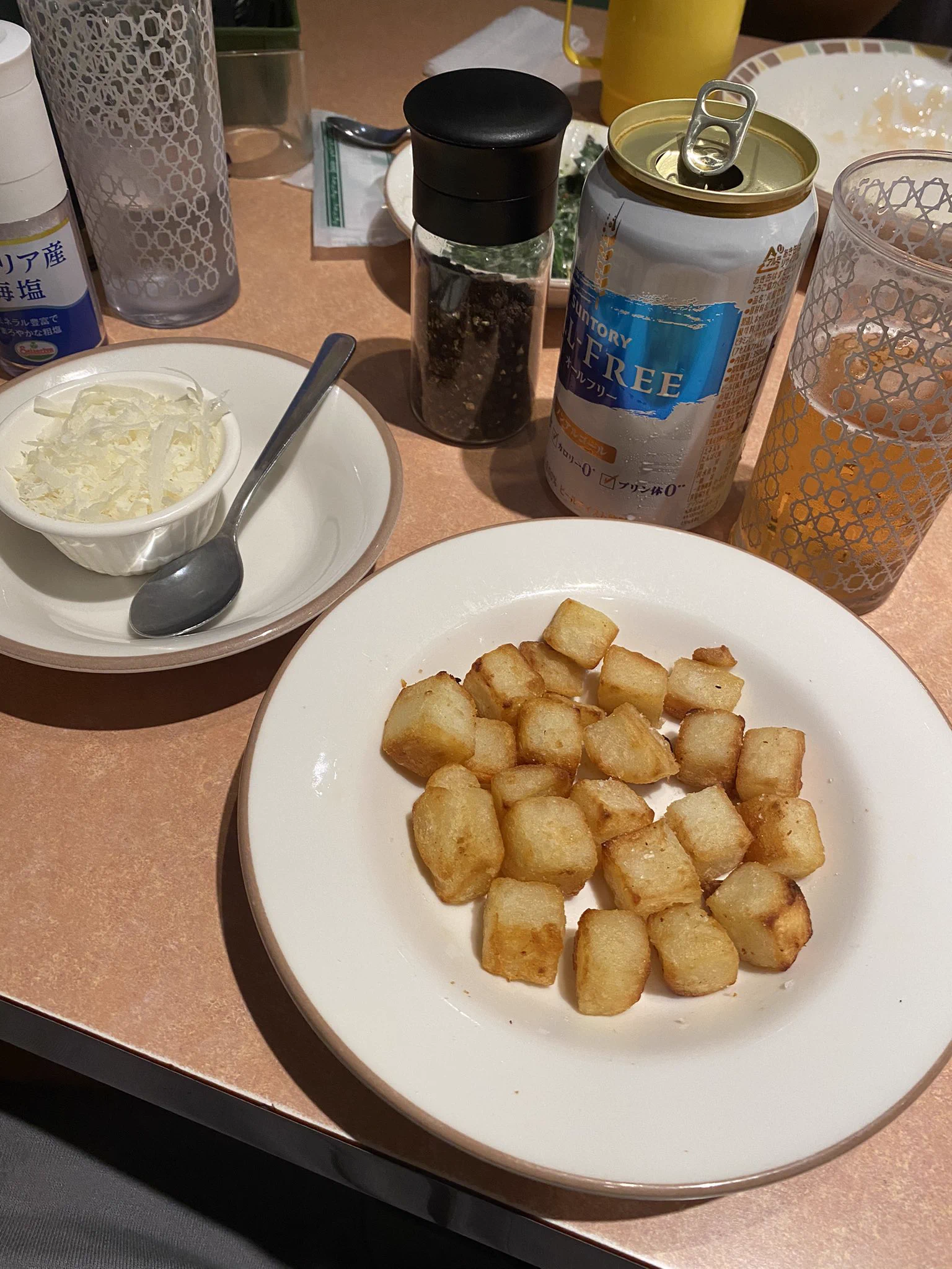 お酒好きにもおすすめ！サイゼリヤのポテトにペコリ・ロマーノで最強のおつまみができる！