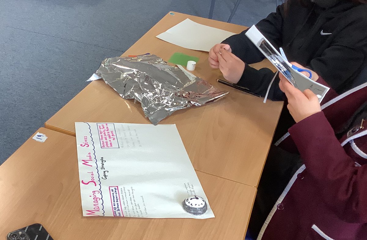 We’ve been discussing the impact social media has on our day to day wellbeing. The seniors are enjoying their poster making on managing social media stress.